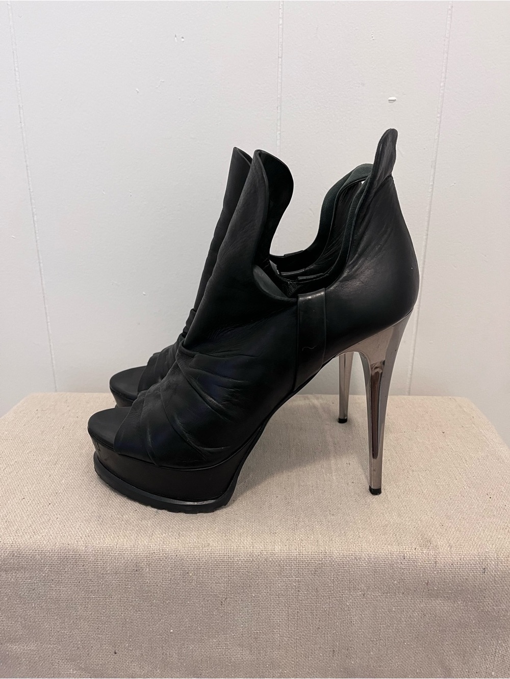 Vera Wang Lavender Peep Toe Stiletto Heels - Picture 4 of 9
